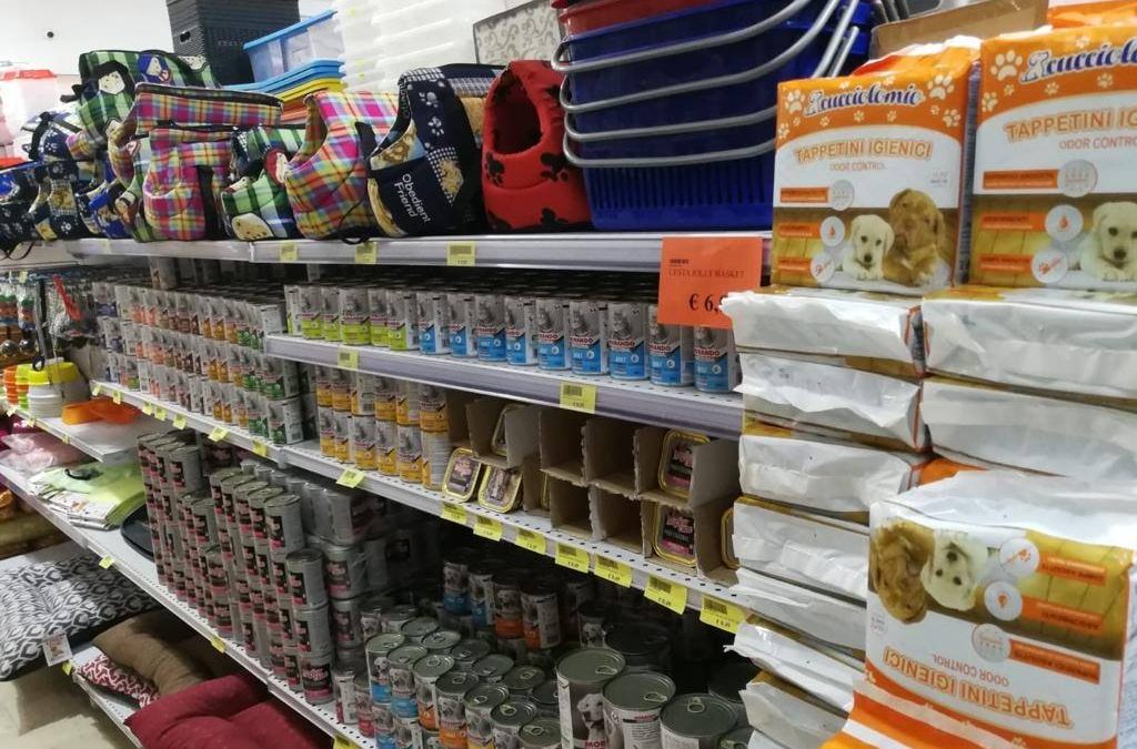 ACCESSORI, ALIMENTI E CURA DEI TUOI AMICI DOMESTICI